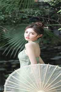 精品全篇豪门小可怜，她靠算命成大佬