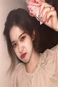 畅销书籍前世悲剧，她靠系统重启人生