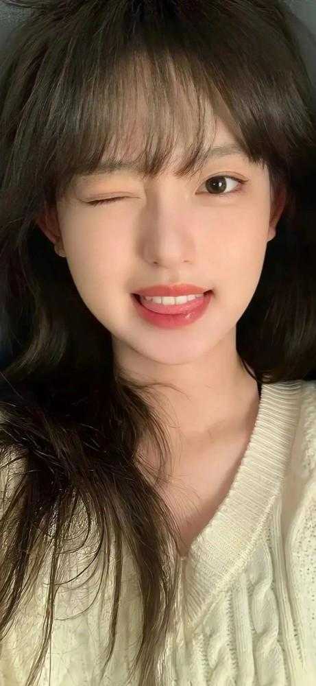 让你瞎撩，被顶流死对头盯上了吧