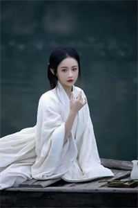 荒岛求生：我带嫔妃养狼崽