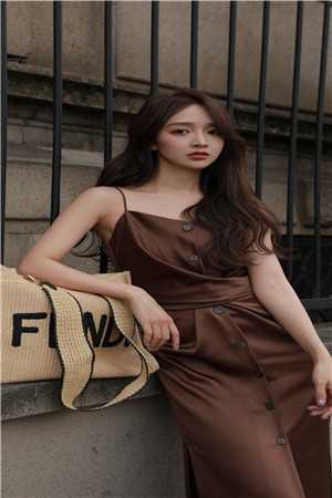 娱乐：女儿下墓，震惊百万观众