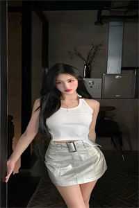 穿书后，她直接摆烂成全恋爱脑继女