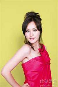 畅销书目主唱退队，我当场牵手美女鼓手