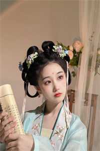 疯批后妈把黑卡刷爆，当团宠摆烂