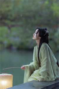 想和她牵手