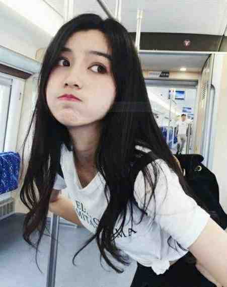 穿书炮灰庶女，搬空皇子府去流放