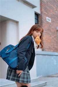 混到男人群里还是女儿强