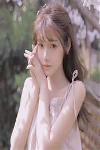 系统穿书：黑莲花在后宫上位了