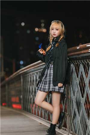 上山探险，我打脸苗疆圣女精品