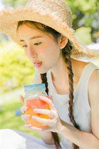 畅销小说妻子为了中暑的情人，害死女儿