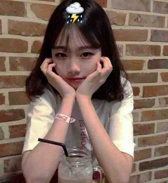 赵闵行李奈写的小说午夜时分，家里窗户忽然从外打开