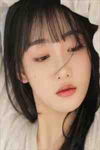 赵闵行李奈写的小说午夜时分，家里窗户忽然从外打开