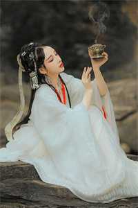 订婚宴上，我收到了女友和学弟的婚纱照小说