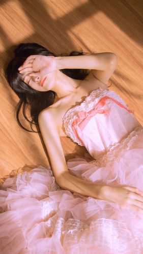 被逼侍寝后我靠怀孕冒名顶替，疯狂作妖只为搞死暴君新书