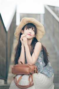 你爱你的女友，我爱我的钱by