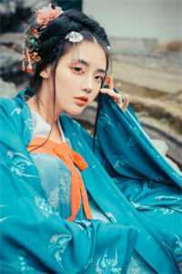 父亲和未婚妻死后，母亲出名了全局