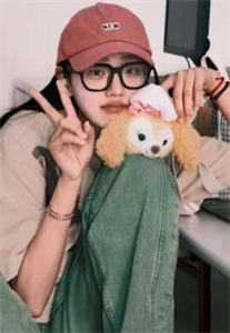 未婚妻推迟婚礼后，却和她的助理在约会推荐