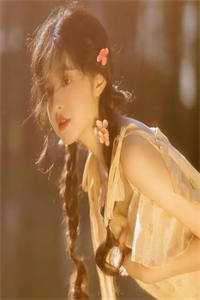 我在神奇直播间，给学霸少女刷嘉年华广告