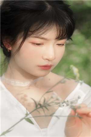 弹幕护体，未婚夫白月光休想夺我身份TXT