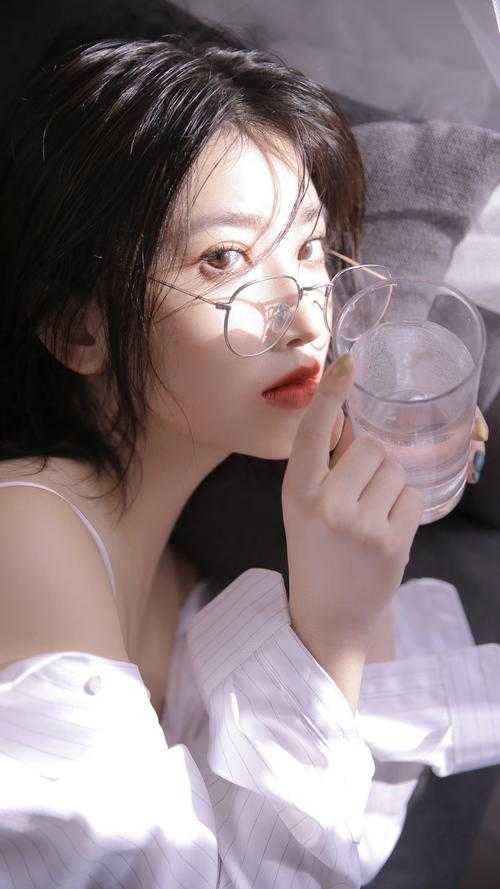 儿子死后，假破产的老婆跪地求我原谅无删减