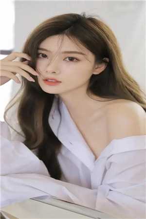 我难产诞下女儿后，老公抱着其他女人热吻申屠泽沈芊全文小说