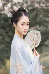 遭遇丈夫家暴后，我拿出全家功勋跪在军区门口求离婚全集