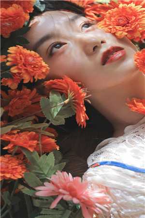 从此月沉渊，经年影自嗟畅读