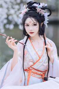 明年花更好，知与谁同高口碑