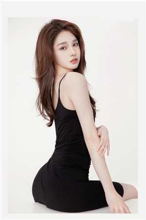 端午节老婆把女儿锁在阳台，只为给竹马儿子当模特推介