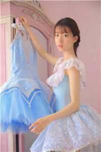 高冷未婚夫给女秘书洗脚剧情
