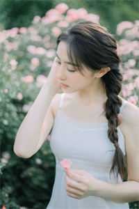 首富老婆拿男大当解药后，我闪婚年下小女友免费看