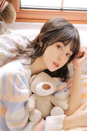 年年复年年，花似人不同无删版